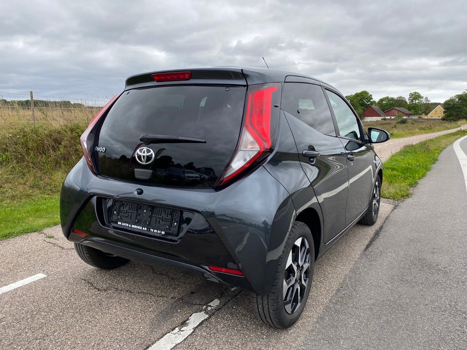 Toyota Aygo 1,0 VVT-i x-press 5d