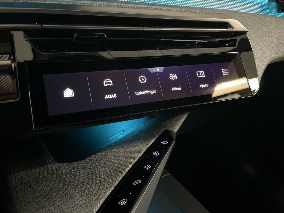 Peugeot e-3008 77 GT Pack 5d