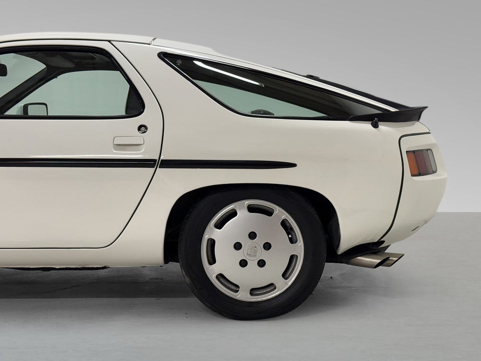 Porsche 928 4,7 S 3d