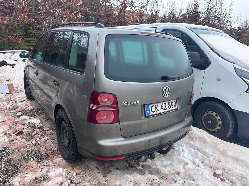 VW Touran 1,9 TDi 90 Conceptline 5d