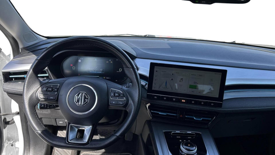 MG MG5 61 Luxury 5d