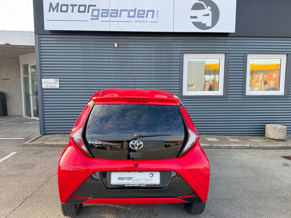 Toyota Aygo 1,0 VVT-i x-press 5d
