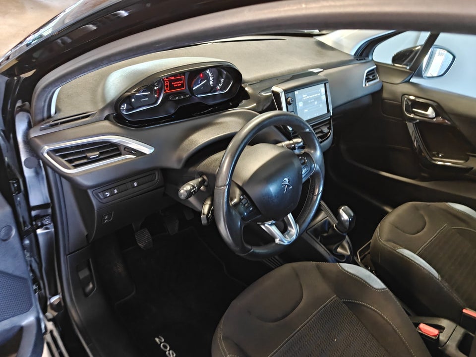 Peugeot 208 1,2 VTi 82 Allure 5d