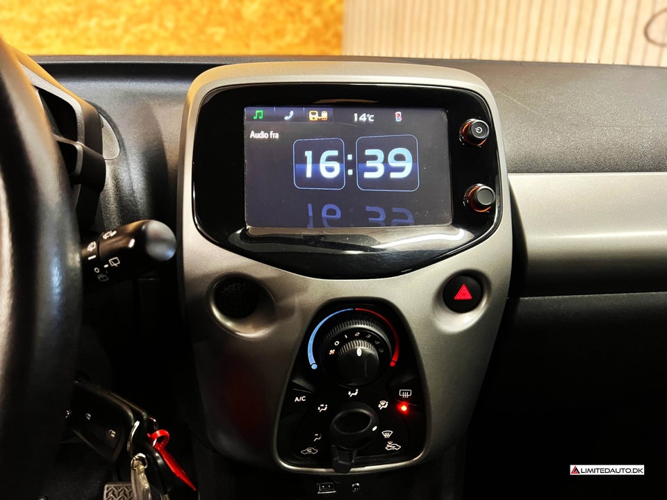 Toyota Aygo 1,0 VVT-i x-play x-touch 5d