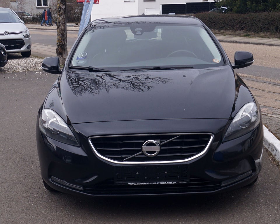 Volvo V40 1,6 D2 115 Momentum aut. 5d