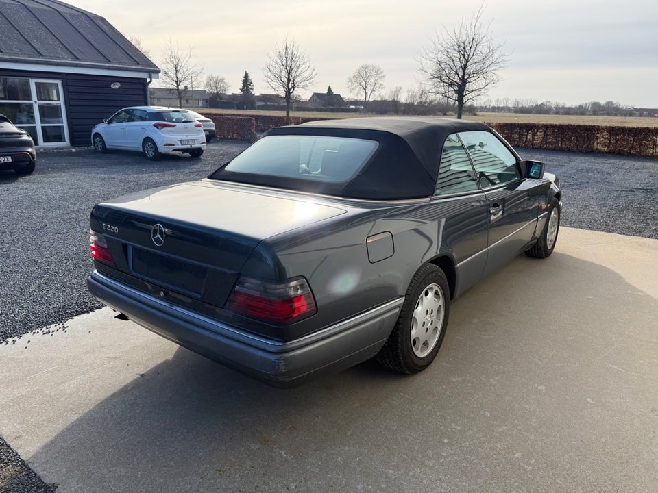 Mercedes E220 2,2 Cabriolet 2d