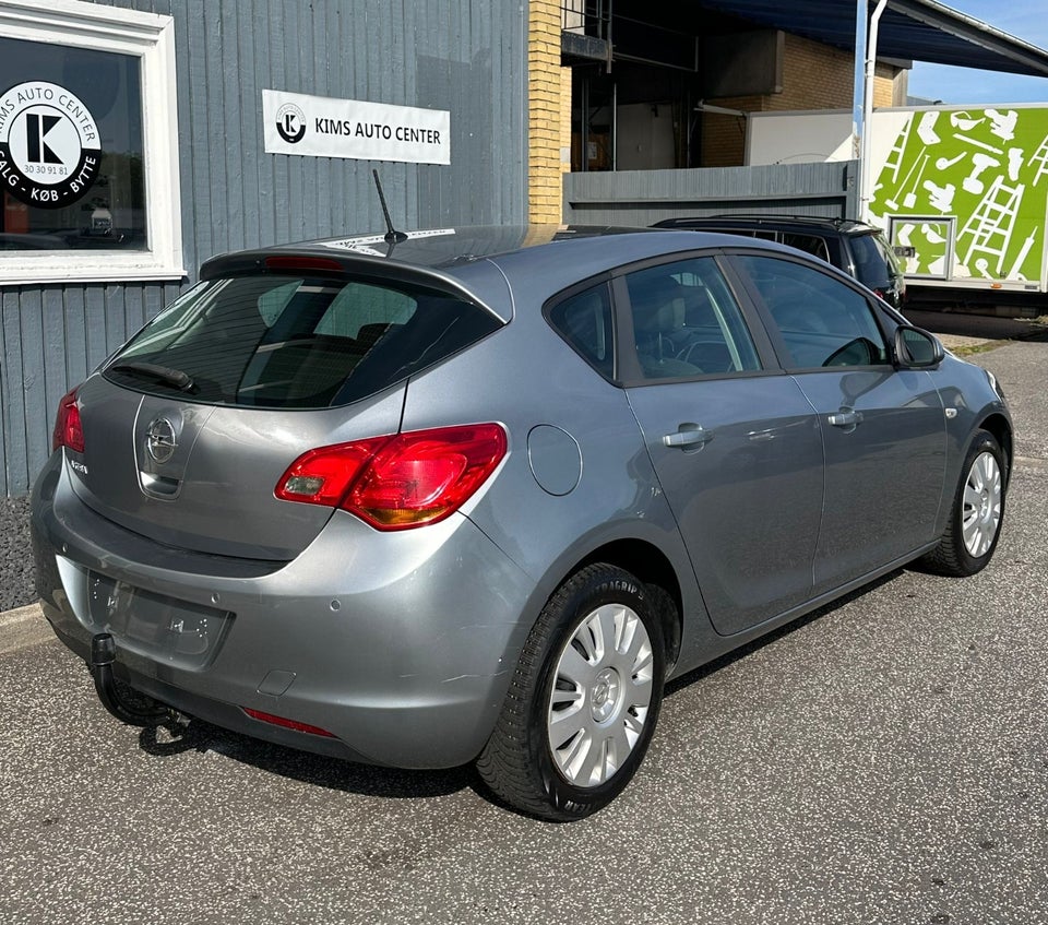 Opel Astra 1,6 Enjoy 5d