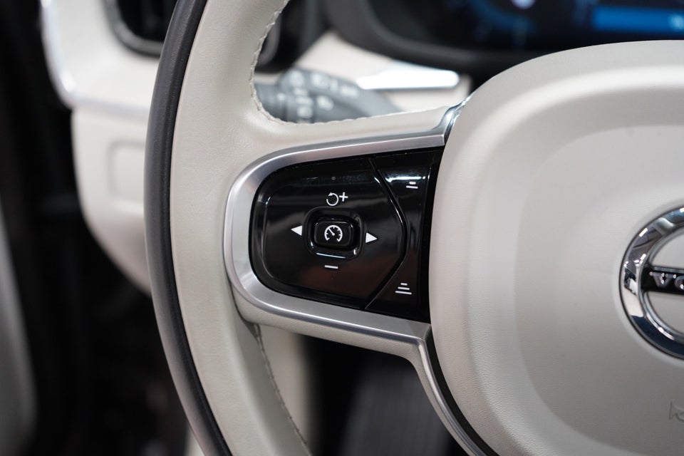 Volvo XC60 2,0 T6 ReCharge Plus Dark aut. AWD 5d