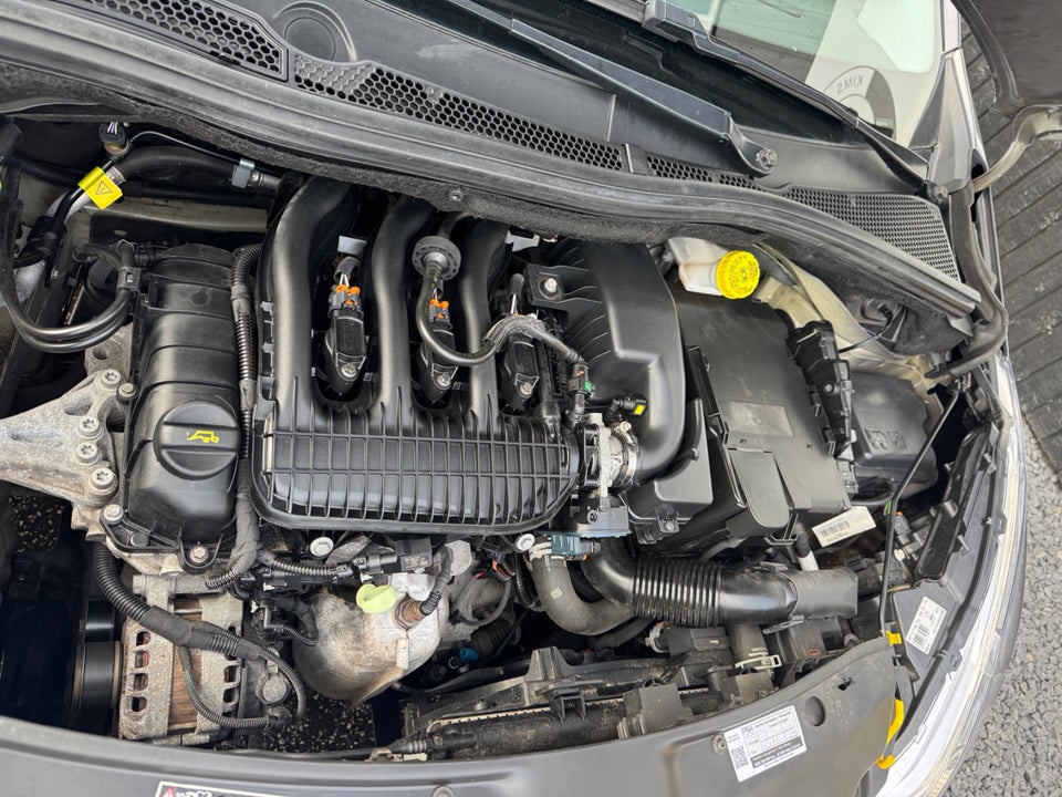 Peugeot 208 1,2 PureTech 82 Allure Sky 5d