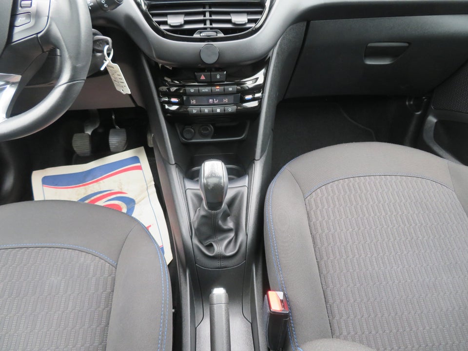 Peugeot 208 1,2 VTi 82 Signature Sky 5d