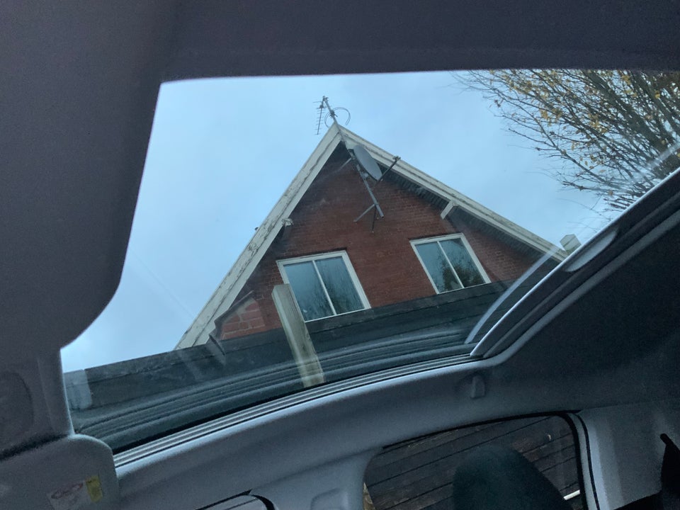 Peugeot 208 1,2 VTi 82 Allure Sky 5d