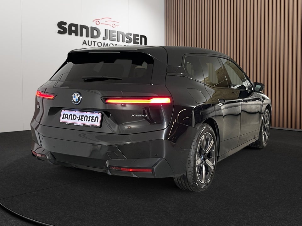 BMW iX xDrive40 Supercharged 5d