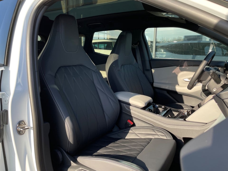 Ford Explorer 82 Premium Extended Range 5d