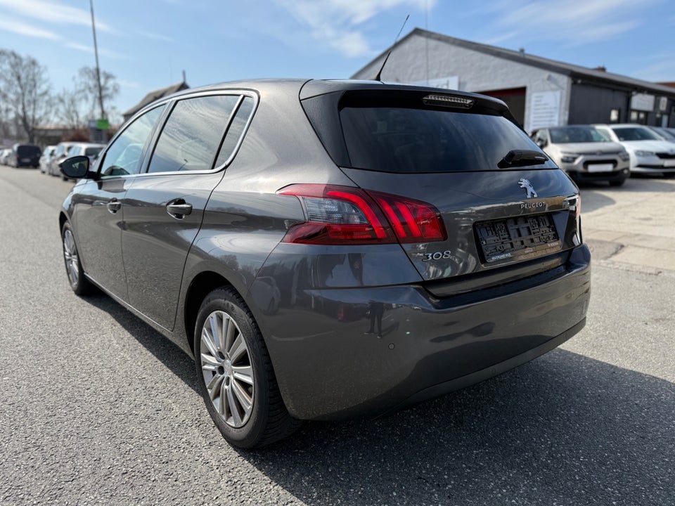 Peugeot 308 1,2 e-THP 130 Allure Sky 5d