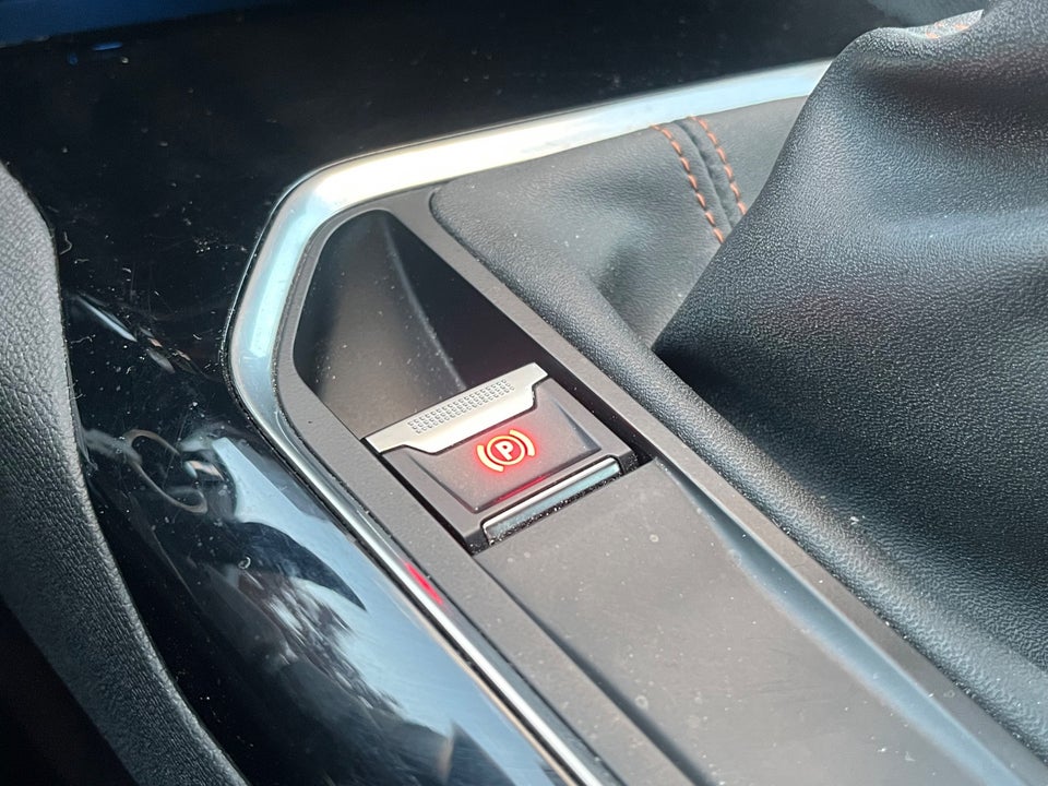 Peugeot 3008 1,2 e-THP 130 Allure 5d