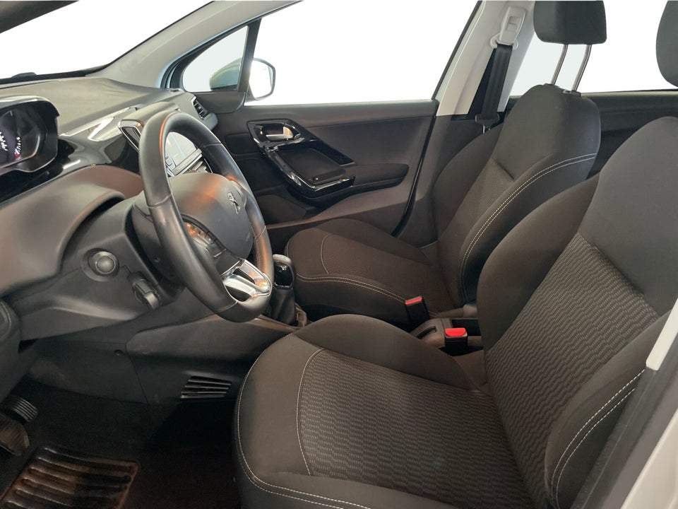 Peugeot 208 1,2 VTi 82 Envy 5d