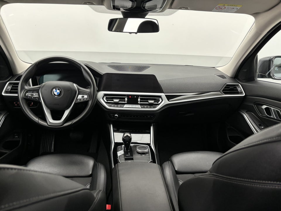 BMW 330d 3,0 Sport Line xDrive aut. 4d