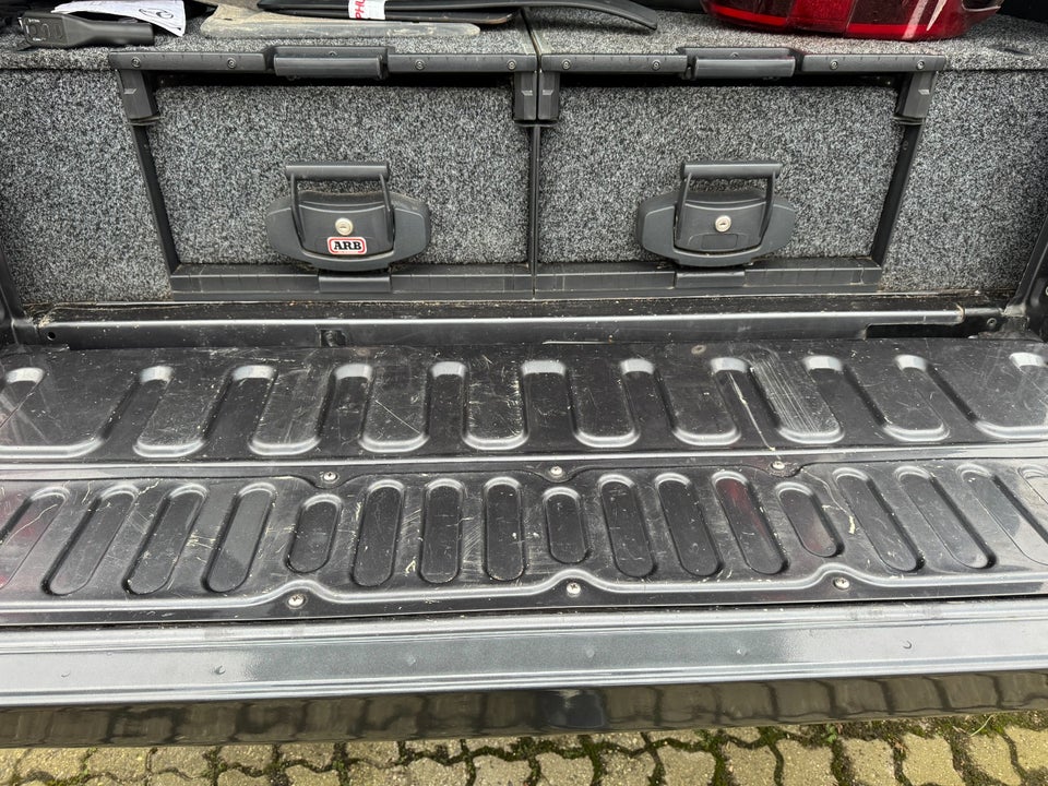 Toyota HiLux 2,8 D T4 Invincible Db.Kab aut. 4d