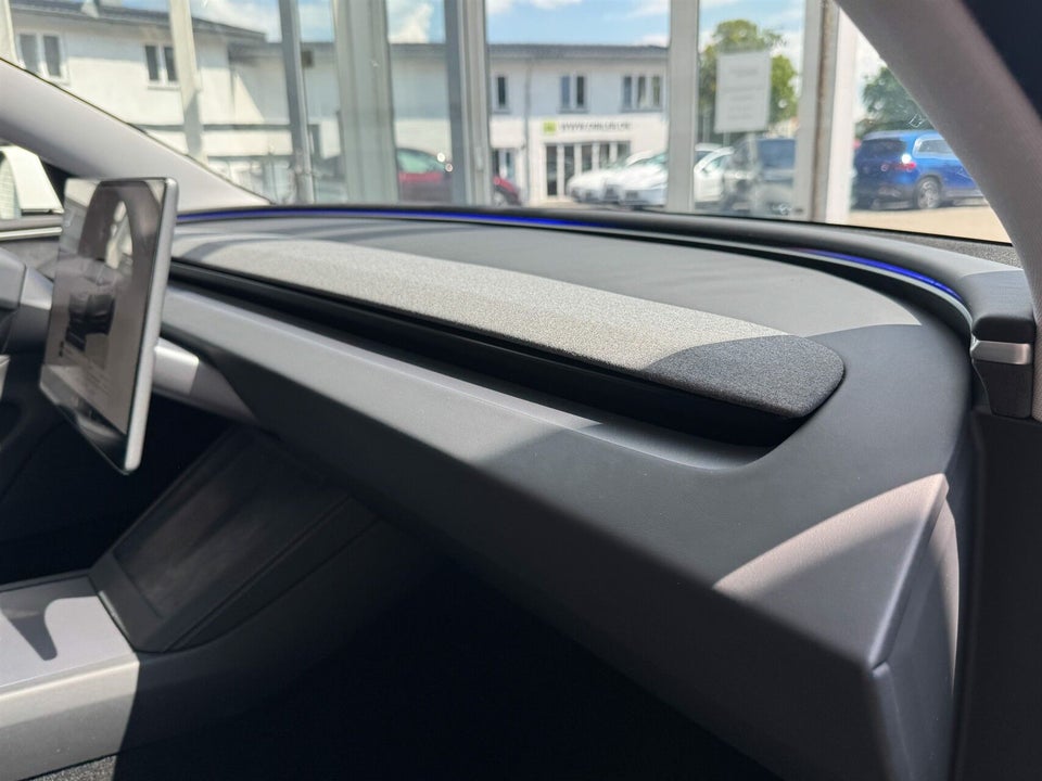 Tesla Model 3 Long Range AWD 4d