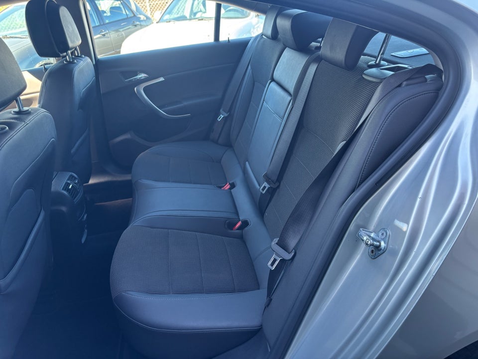 Opel Insignia 1,8 Edition 4d