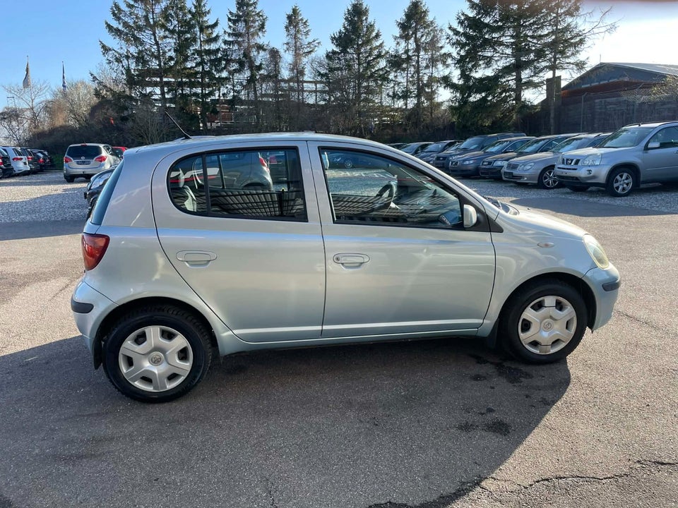 Toyota Yaris 1,0 Terra 5d