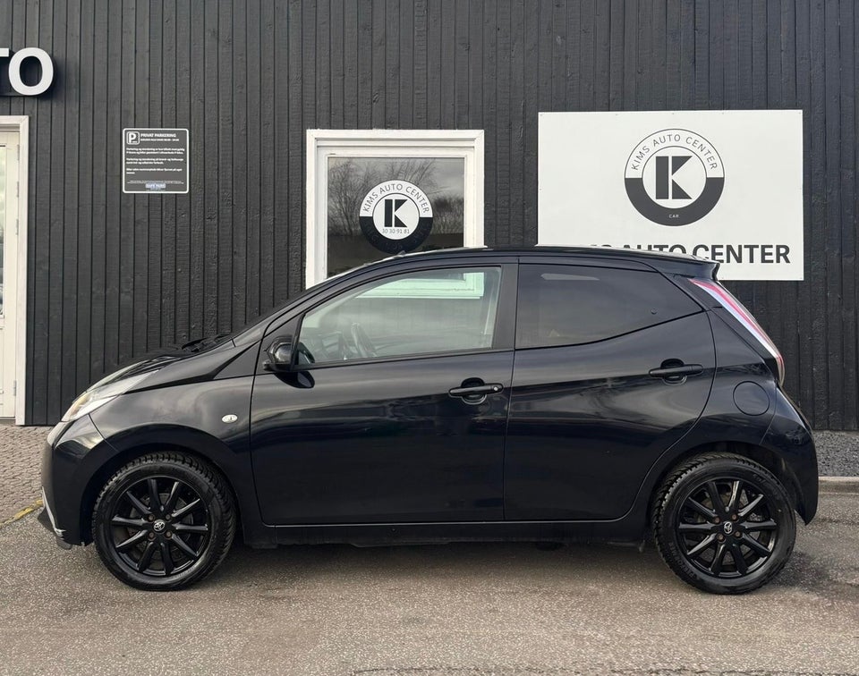 Toyota Aygo 1,0 VVT-i x-black 5d