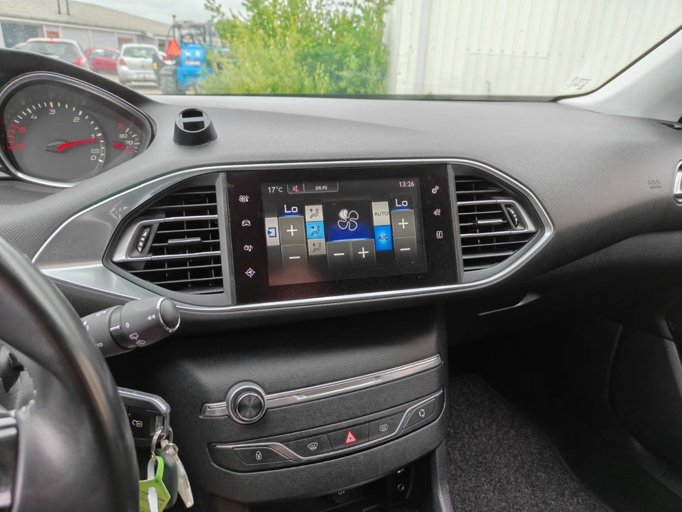 Peugeot 308 1,6 BlueHDi 120 Style Limited SW 5d