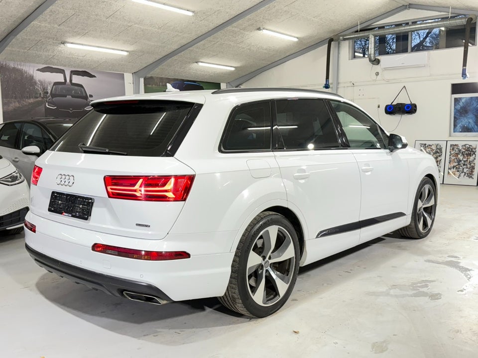 Audi Q7 3,0 TDi 272 S-line quattro Tiptr. 7prs 5d