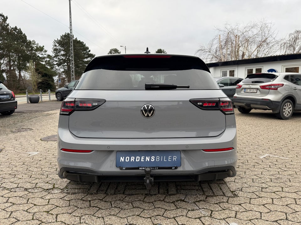 VW Golf VIII 1,5 GTE DSG 5d