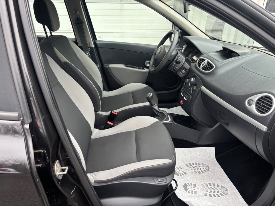 Renault Clio III 1,2 16V Authentique 5d