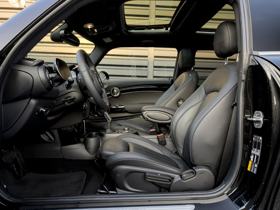 MINI Cooper SE Classic 3d