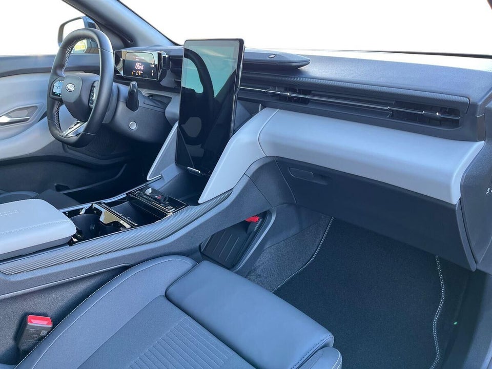 Ford Capri 77 Premium Extended Range 5d