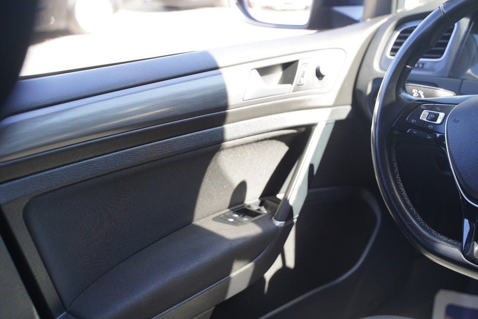 VW Golf VII 2,0 TDi 150 Comfortline Connect Variant DSG Van 5d