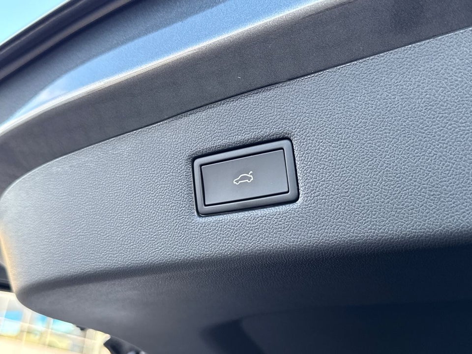 Ford Explorer 82 Premium Extended Range 5d