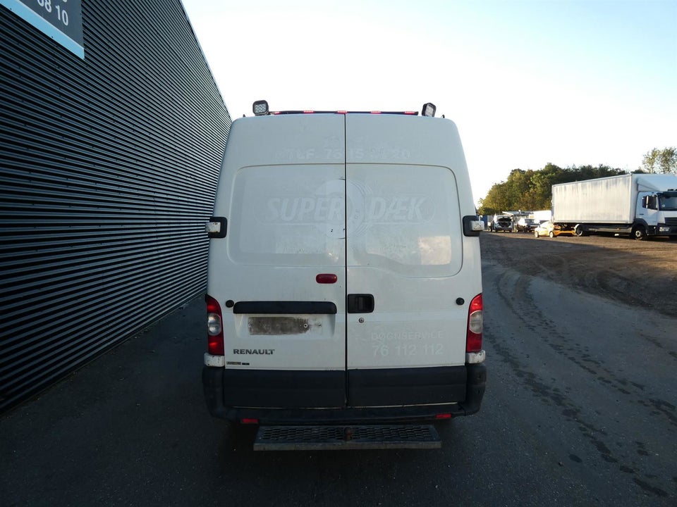 Renault Master T35 2,5 dCi 146 L2H2 4d