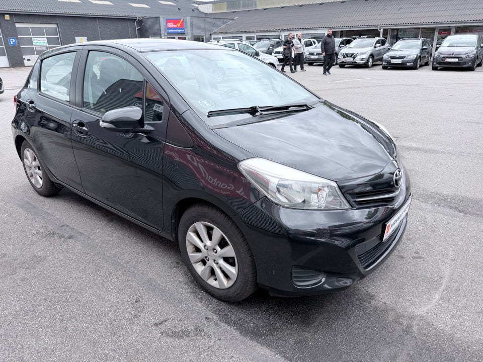 Toyota Yaris 1,3 VVT-i T2 5d