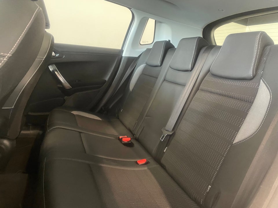 Peugeot 2008 1,2 e-THP 110 Allure Sky EAT6 5d