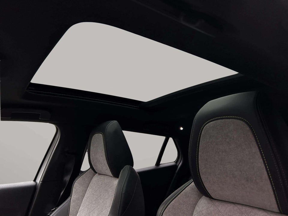 Peugeot e-2008 50 GT Sky 5d