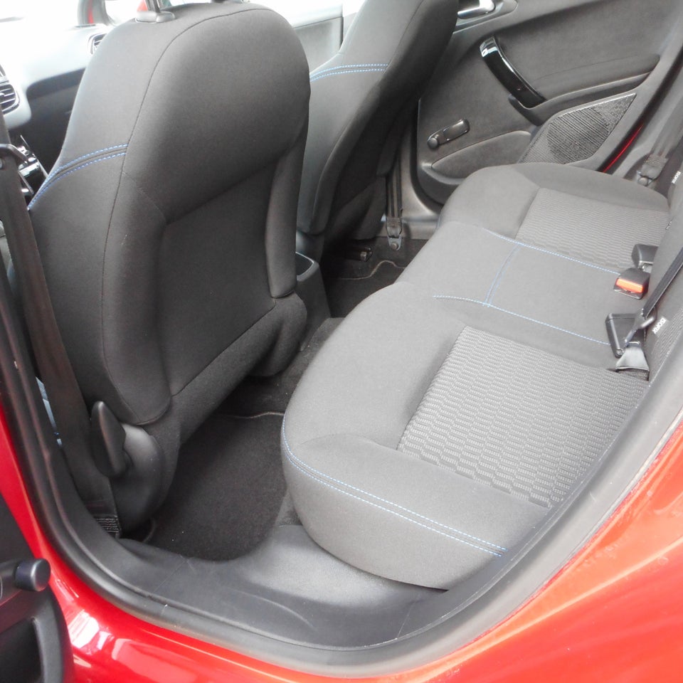 Peugeot 208 1,5 BlueHDi 100 Signature Sky 5d