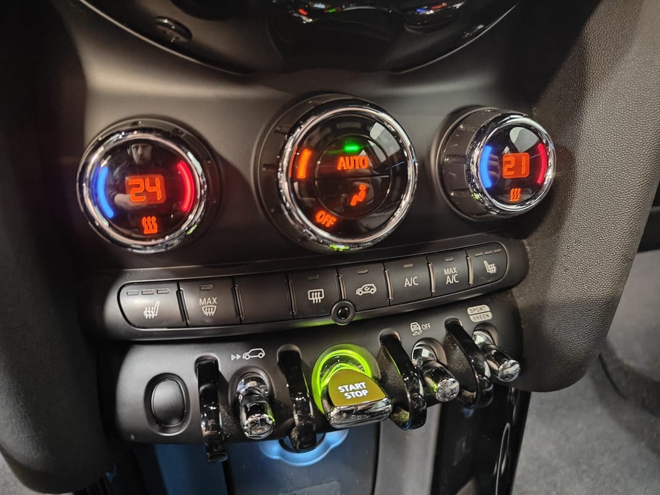 MINI Cooper SE Essential 3d