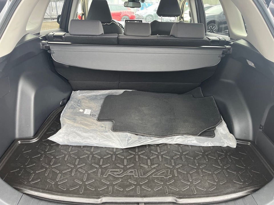 Toyota RAV4 2,0 T3 e-CVT 5d