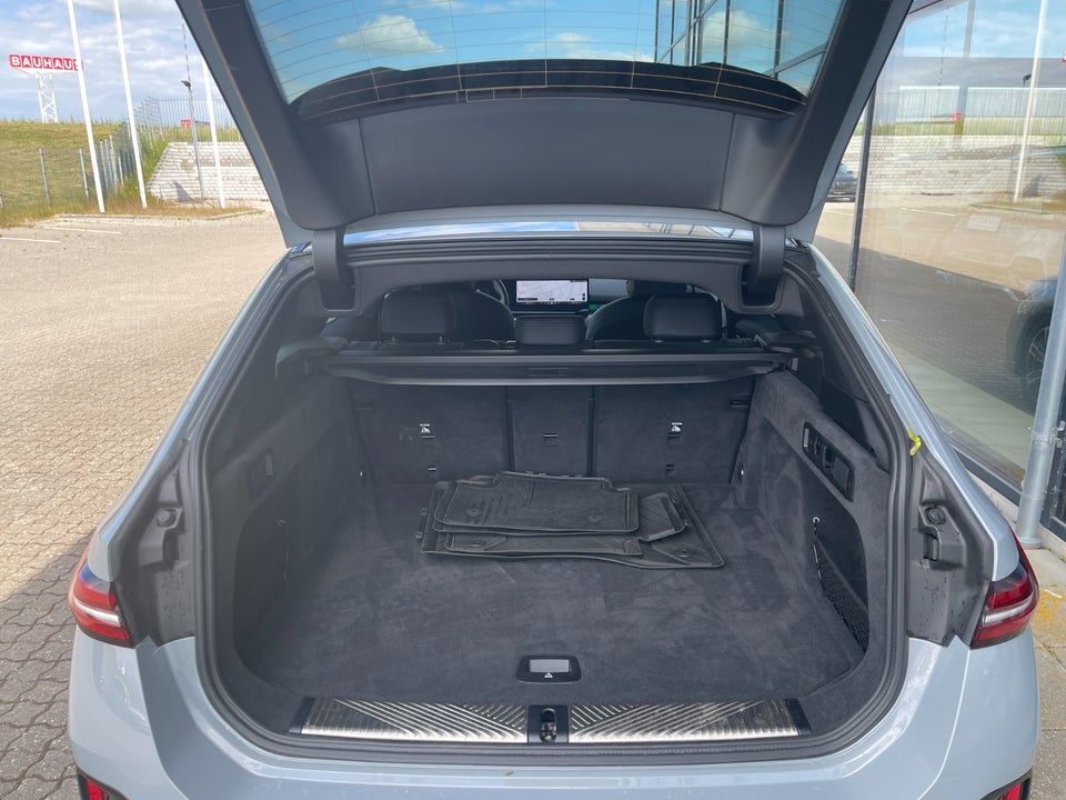 BMW i5 eDrive40 M-Sport 4d