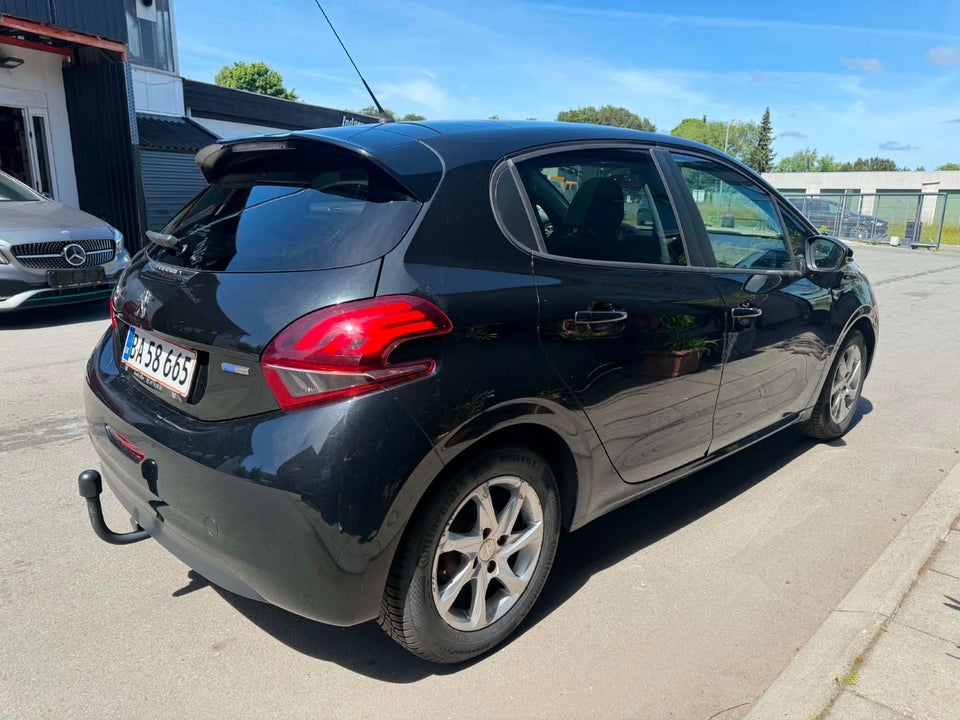 Peugeot 208 1,2 VTi 82 Intense 5d