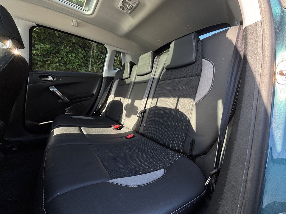 Peugeot 2008 1,2 PureTech 110 Allure Sky EAT6 5d