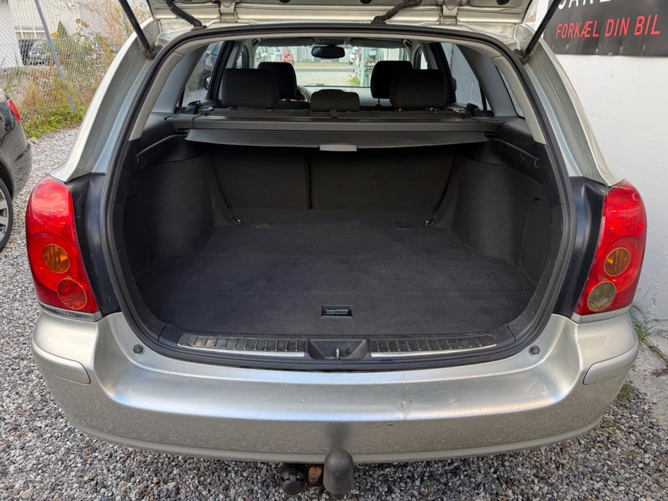 Toyota Avensis 1,8 VVT-i Sol stc. 5d