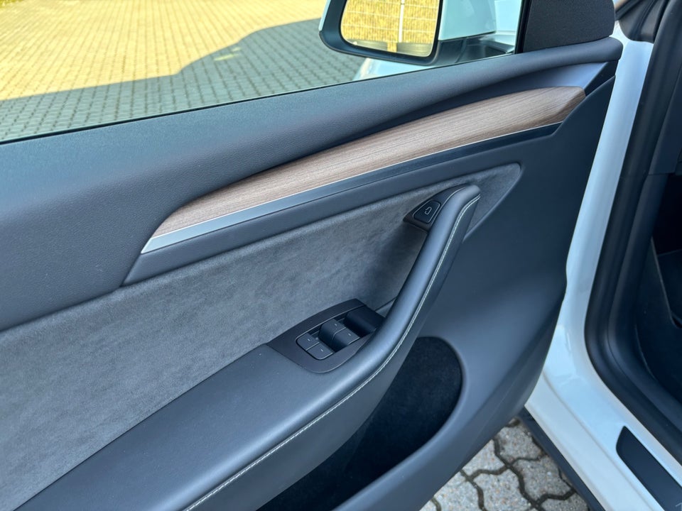 Tesla Model Y Long Range AWD 5d