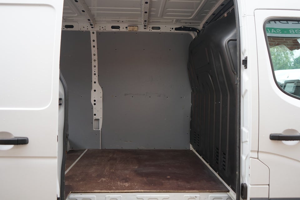 Renault Master IV T35 2,3 dCi 165 L3H2 Kassevogn RWD