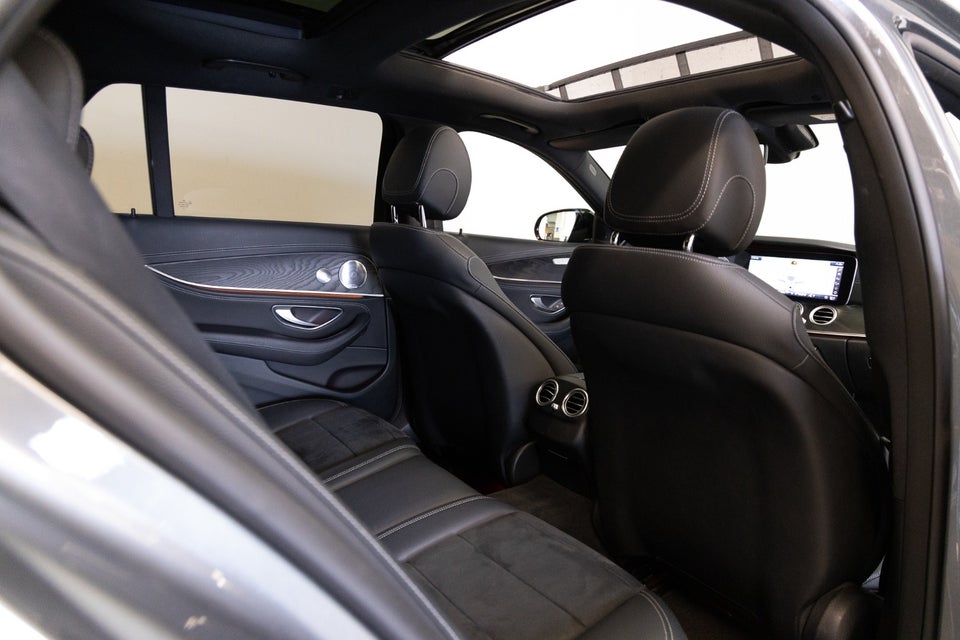 Mercedes E300 de 2,0 AMG Line stc. aut. 5d