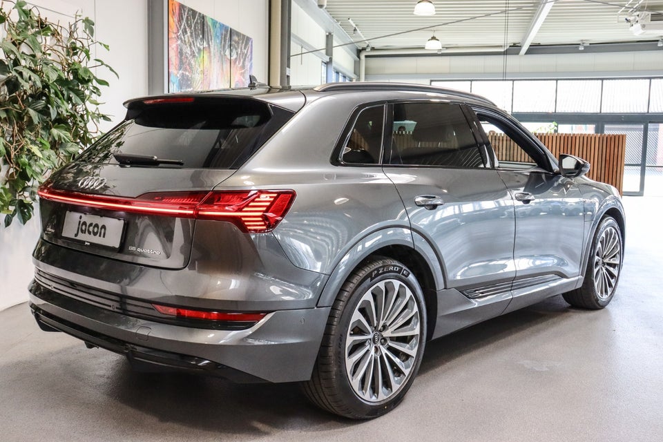 Audi e-tron 55 S-line quattro 5d