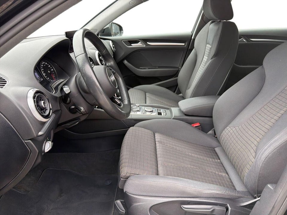 Audi A3 30 TDi Sport Limited Sportback S-tr. 5d